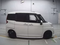 Toyota ROOMY лот № 30510 оценка 4  с аукциона в Японии 2