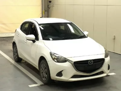 Mazda DEMIO  с аукциона в Японии