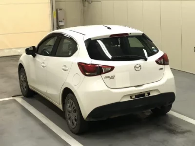 Mazda DEMIO  с аукциона в Японии