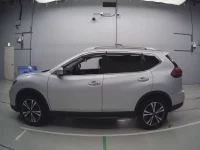 Nissan X-TRAIL лот № 30543 оценка 3  с аукциона в Японии 3