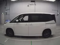 Toyota VOXY лот № 30557 оценка R  с аукциона в Японии 3