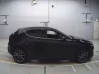 Mazda MAZDA3 лот № 30578 оценка 4.5  с аукциона в Японии 2
