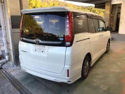 Toyota ESQUIRE  с аукциона в Японии