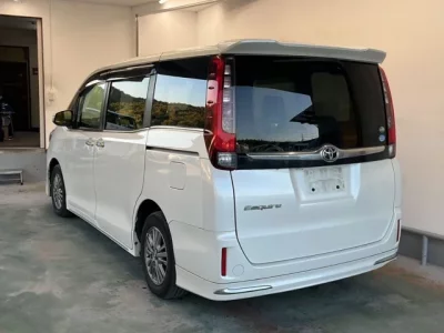 Toyota ESQUIRE  с аукциона в Японии