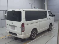 Toyota HIACE VAN лот № 40015 оценка R  с аукциона в Японии 1