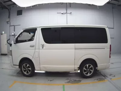 Toyota HIACE VAN  с аукциона в Японии