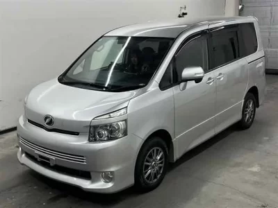 Toyota VOXY  с аукциона в Японии