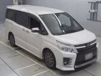 Toyota VOXY лот № 30616 оценка 3  с аукциона в Японии 4
