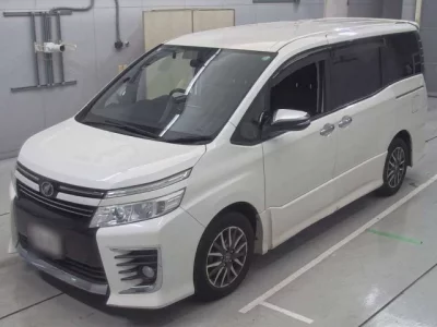 Toyota VOXY  с аукциона в Японии