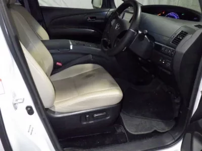 Toyota ESTIMA HYBRID