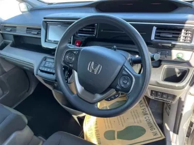 Honda STEP WAGON  с аукциона в Японии