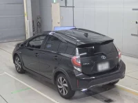 Toyota AQUA лот № 30646 оценка 4  с аукциона в Японии 5