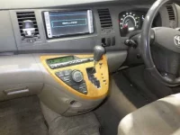 Toyota ISIS лот № 4748 оценка 3.5  с аукциона в Японии 2