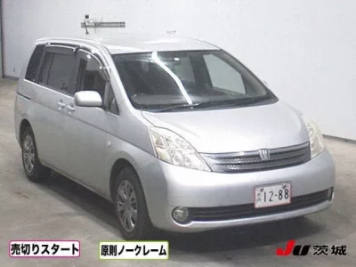 Toyota ISIS  с аукциона в Японии