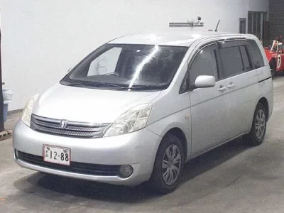 Toyota ISIS  с аукциона в Японии