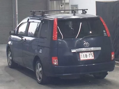 Toyota ISIS  с аукциона в Японии