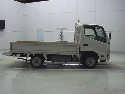 Toyota DYNA  с аукциона в Японии