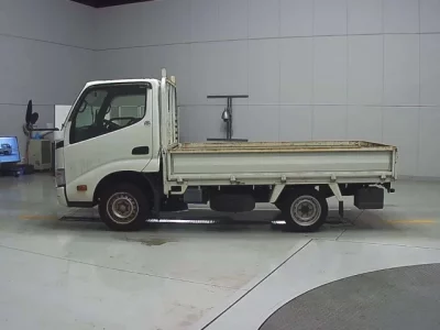Toyota DYNA  с аукциона в Японии