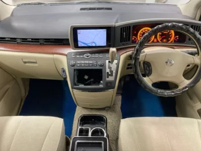 Nissan ELGRAND  с аукциона в Японии
