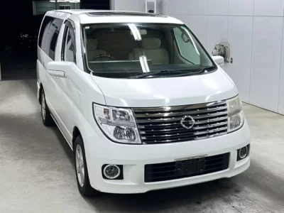 Nissan ELGRAND  с аукциона в Японии