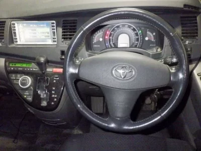 Toyota ISIS