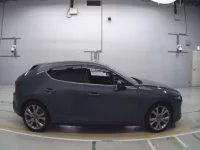 Mazda MAZDA3 лот № 30678 оценка 4.5  с аукциона в Японии 2