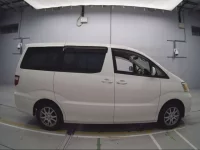 Toyota ALPHARD лот № 30682 оценка 3.5  с аукциона в Японии 2