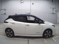 Nissan LEAF лот № 30681 оценка 4  с аукциона в Японии 2