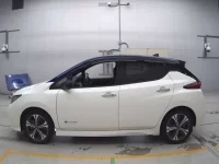 Nissan LEAF лот № 30681 оценка 4  с аукциона в Японии 3