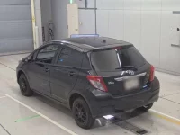 Toyota VITZ лот № 30699 оценка 3.5  с аукциона в Японии 5