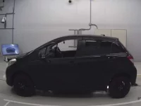 Toyota VITZ лот № 30699 оценка 3.5  с аукциона в Японии 3