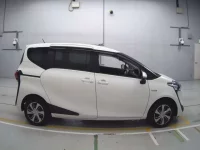 Toyota SIENTA лот № 30700 оценка R  с аукциона в Японии 2
