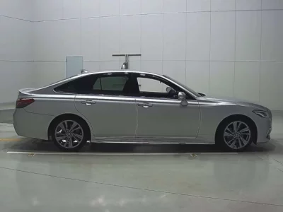 Toyota CROWN  с аукциона в Японии