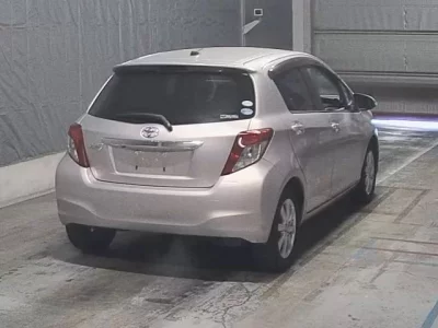 Toyota VITZ  с аукциона в Японии
