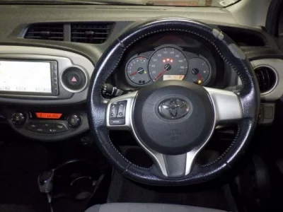 Toyota VITZ  с аукциона в Японии