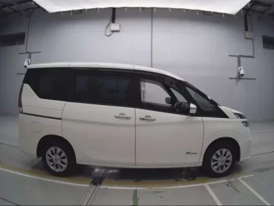 Nissan SERENA  с аукциона в Японии