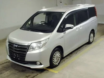 Toyota NOAH  с аукциона в Японии