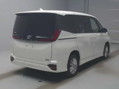 Toyota NOAH  с аукциона в Японии