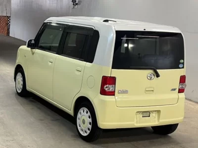 Toyota PIXIS SPACE  с аукциона в Японии