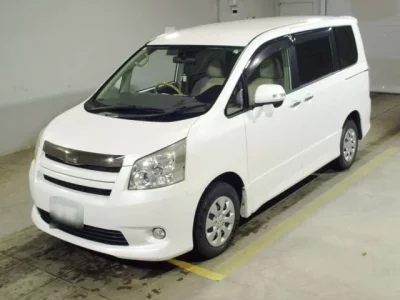 Toyota NOAH  с аукциона в Японии