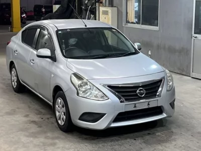 Nissan TIIDA LATIO  с аукциона в Японии