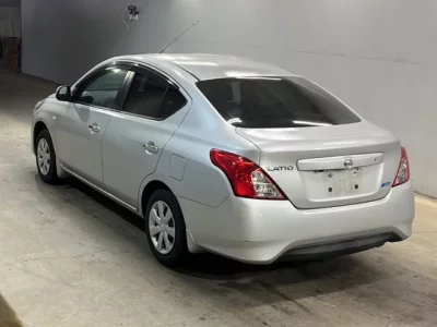 Nissan TIIDA LATIO  с аукциона в Японии