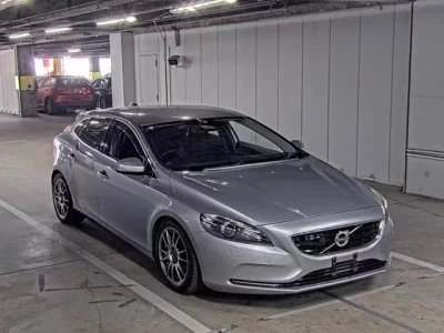 Volvo V40  с аукциона в Японии