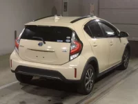 Toyota AQUA лот № 43 оценка R  с аукциона в Японии 1