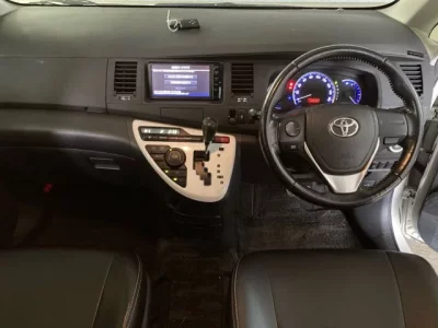 Toyota ISIS