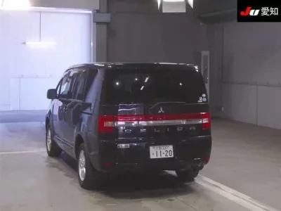 Mitsubishi DELICA D5