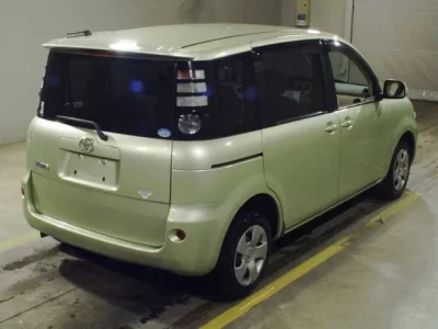 Toyota SIENTA  с аукциона в Японии