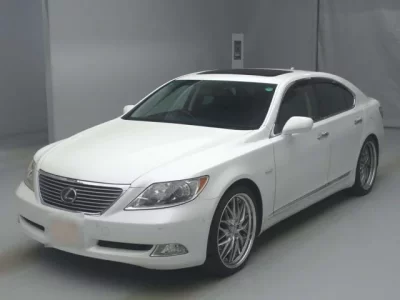 Lexus LS  с аукциона в Японии