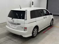 Toyota ISIS лот № 90138 оценка 4  с аукциона в Японии 4