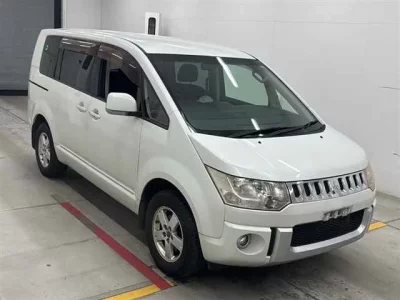 Mitsubishi DELICA D5  с аукциона в Японии